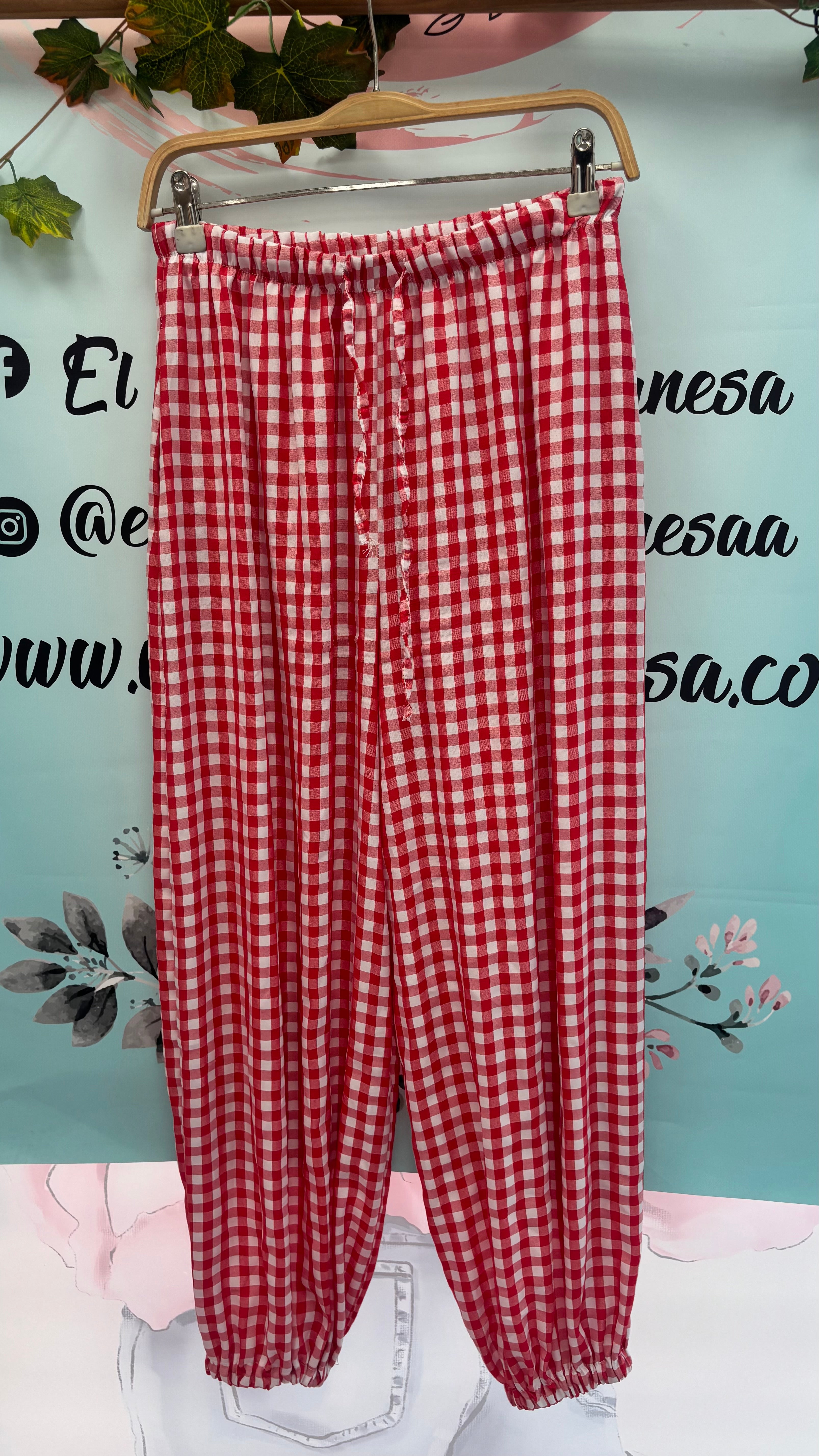 JOGGER CUADRITO ROJO