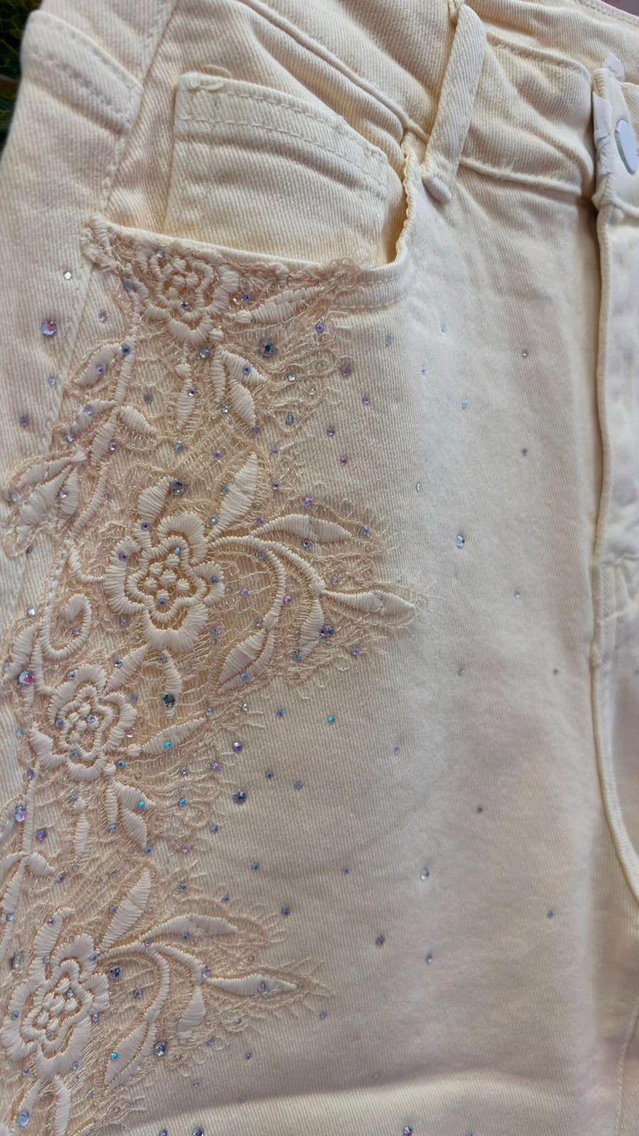 PANTALÓN DENIM STRASS VAQUERO AMARILLO