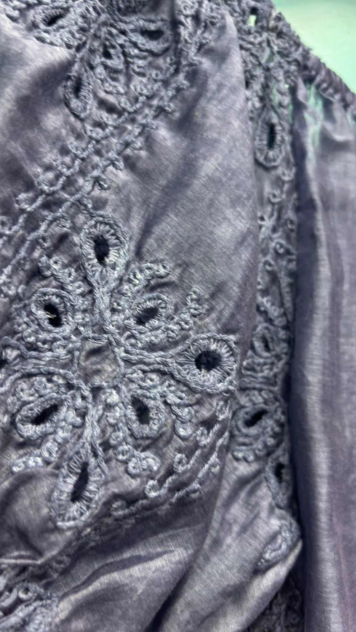 CAMISA BORDADA TROQUELADA