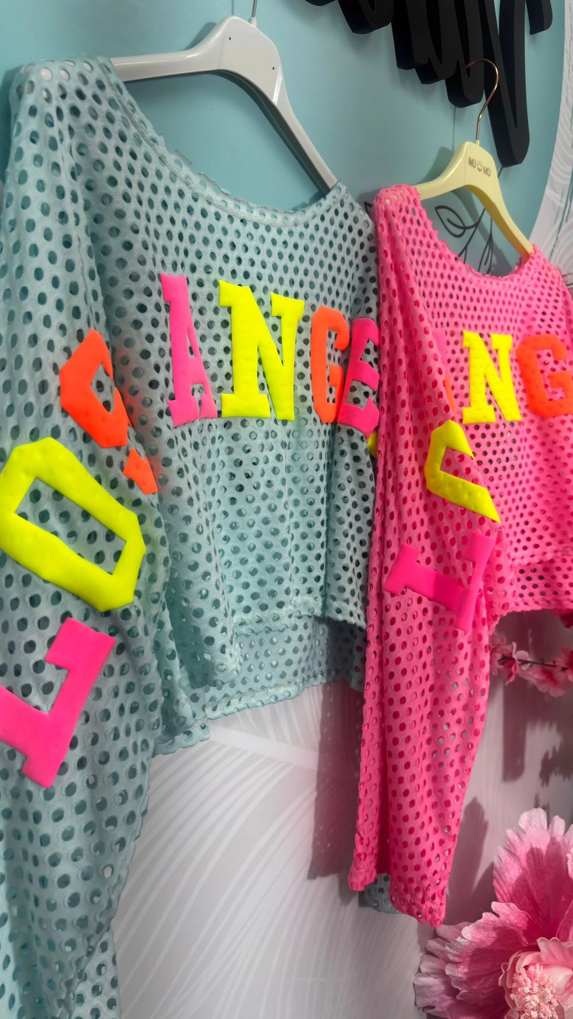 CAMISETA LOS ÁNGELES PERFORADA PILI